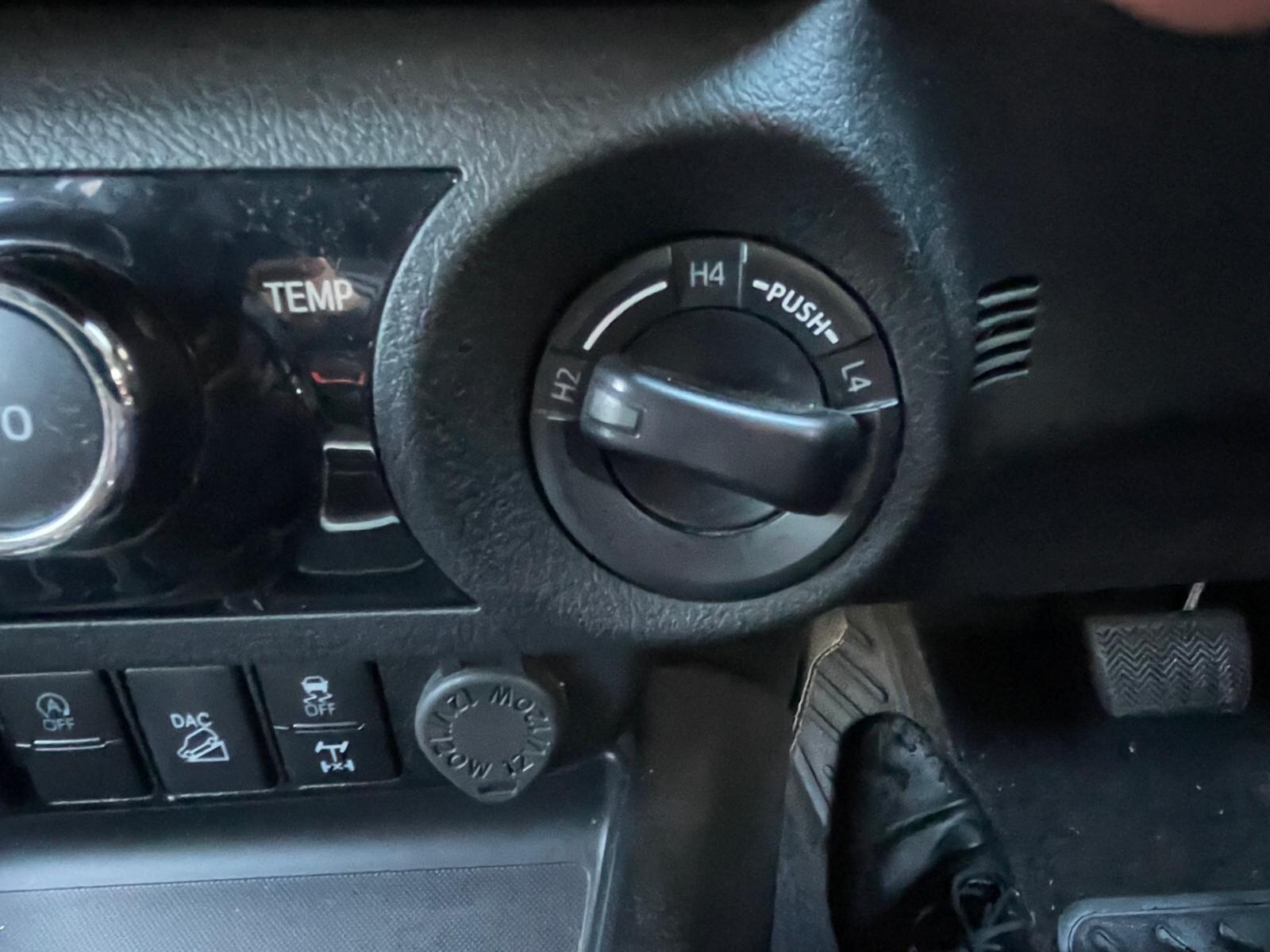 Toyota Hilux - image 17
